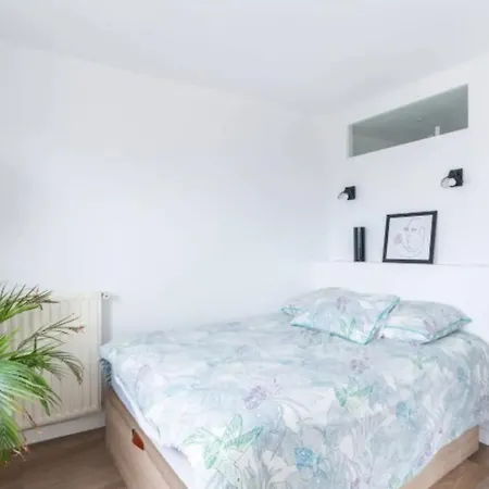 Very Well Equipped Studio Close To Montmartre * Paris